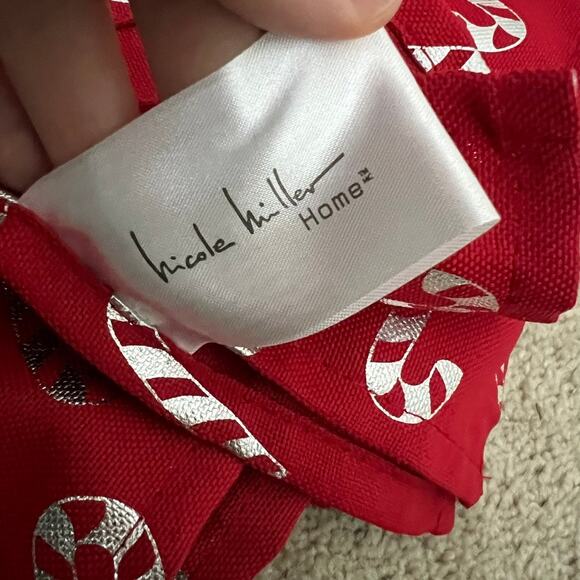 Nicole Miller Candy Cane Napkins Red Silver Set of 7 Holiday Christmas Hosting - Picture 8 of 9